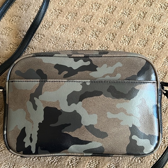 G.I.L.I Leather Camoflauge Crossbody Bag with Wallet - Picture 3 of 16